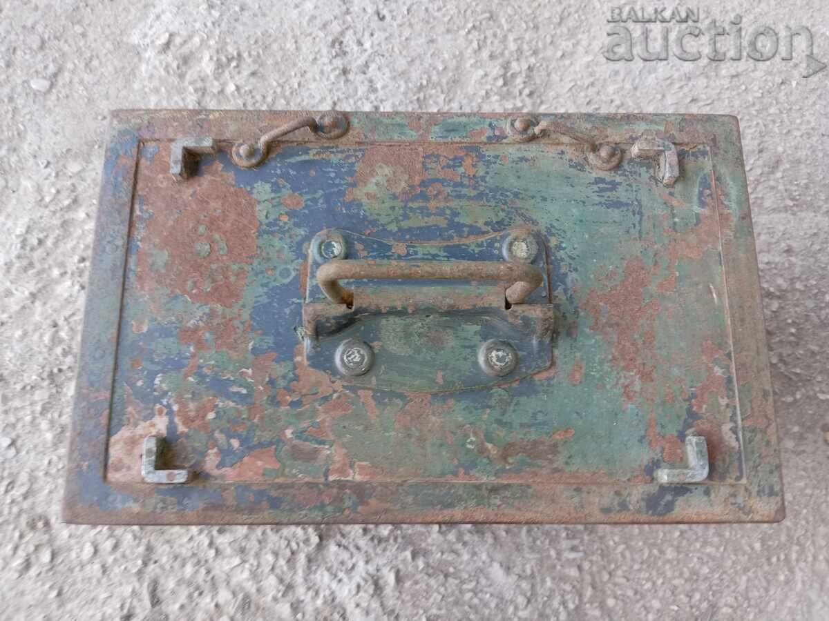 Παράδοση Κουτί ενός παλιού γερμανικού στρατιωτικού ραδιοφωνικού σταθμού Torn Eb BERTA WW2 Παράδοση Κουτί ενός παλιού γερμανικού στρατιωτικού ραδιοφωνικού σταθμού Torn Eb BERTA WW2