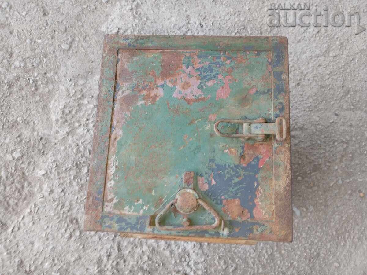 Κουτί ενός παλιού γερμανικού στρατιωτικού ραδιοφωνικού σταθμού Torn Eb BERTA WW2 - 5 Κουτί ενός παλιού γερμανικού στρατιωτικού ραδιοφωνικού σταθμού Torn Eb BERTA WW2 - 5