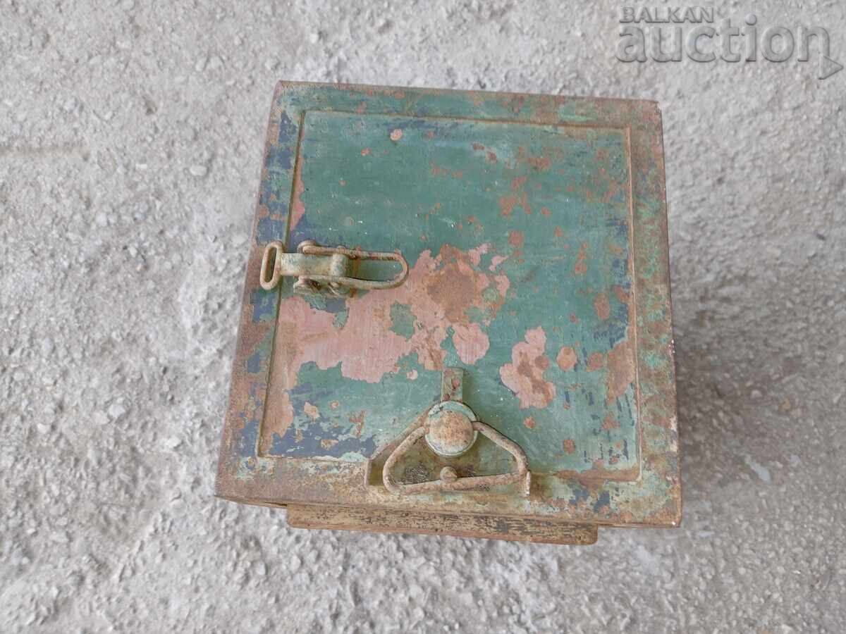 Κουτί ενός παλιού γερμανικού στρατιωτικού ραδιοφωνικού σταθμού Torn Eb BERTA WW2 - 6 Κουτί ενός παλιού γερμανικού στρατιωτικού ραδιοφωνικού σταθμού Torn Eb BERTA WW2 - 6