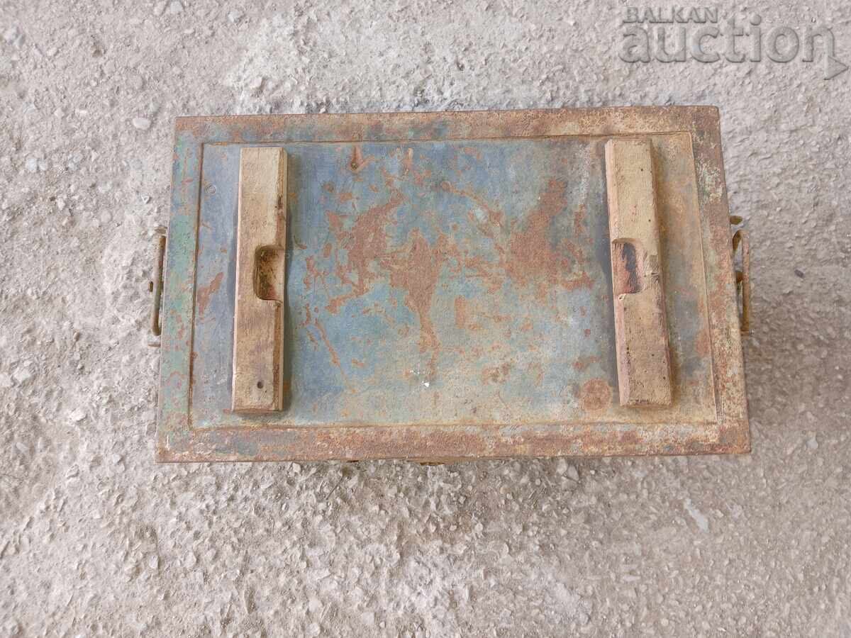 Κουτί ενός παλιού γερμανικού στρατιωτικού ραδιοφωνικού σταθμού Torn Eb BERTA WW2 - 7 Κουτί ενός παλιού γερμανικού στρατιωτικού ραδιοφωνικού σταθμού Torn Eb BERTA WW2 - 7