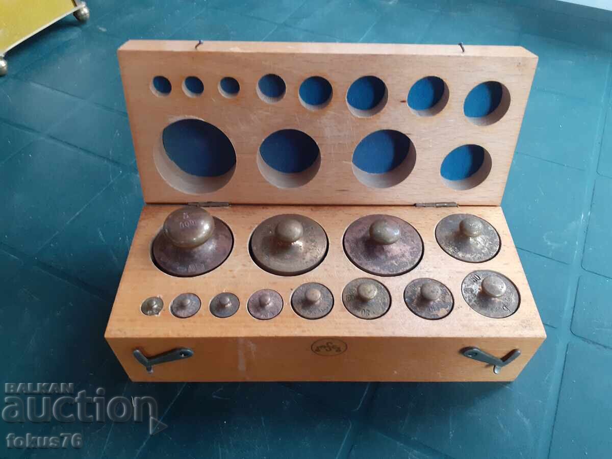 Set of old antique scales with box - bronze Set of old antique scales with box - bronze