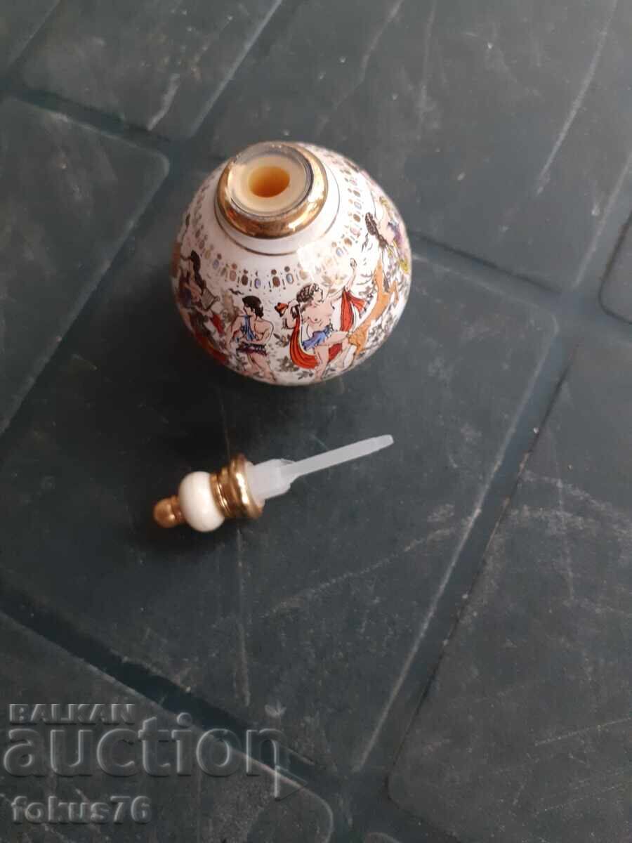 Livrarea Sticla veche unică de parfum - porțelan Livrarea Sticla veche unică de parfum - porțelan