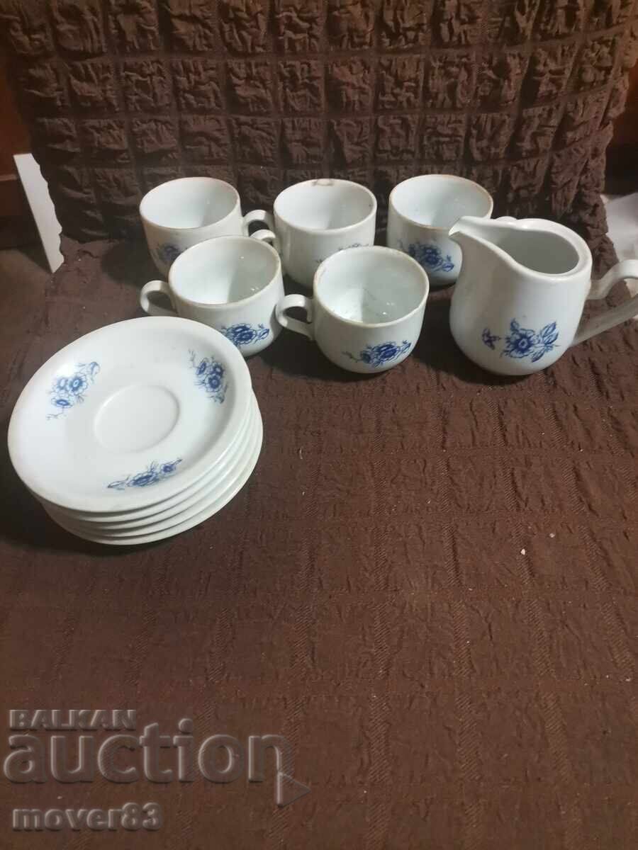 Porcelain service. Incomplete Porcelain service. Incomplete