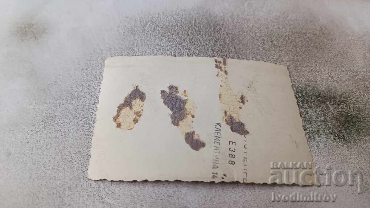 Photo Sofia Two men and two girls on sun loungers by a pool with price 2.45 BGN | € 1.25 Photo Sofia Two men and two girls on sun loungers by a pool with price 2.45 BGN | € 1.25