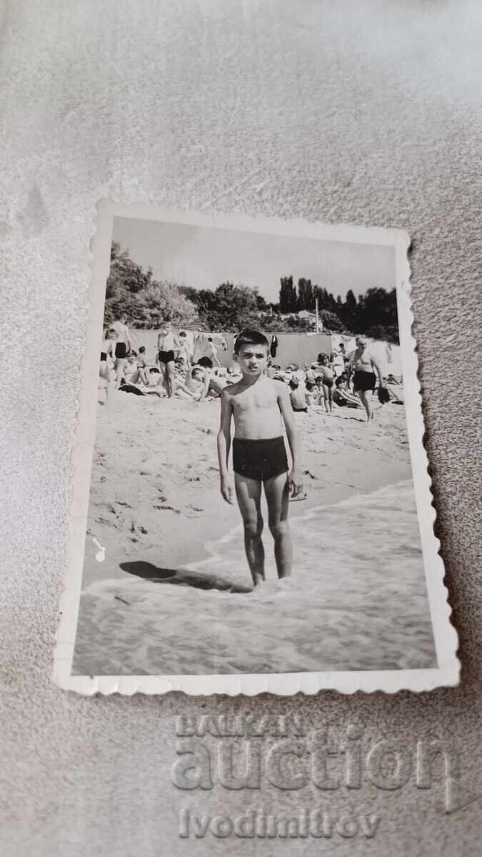 Φωτογραφία Αγόρι στην παραλία