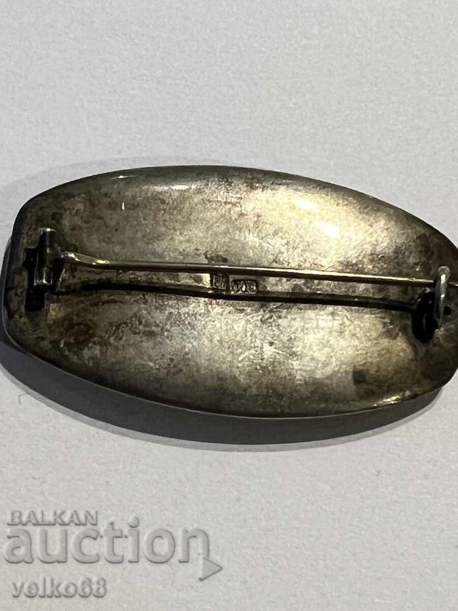 Delivery of old silver brooch Delivery of old silver brooch
