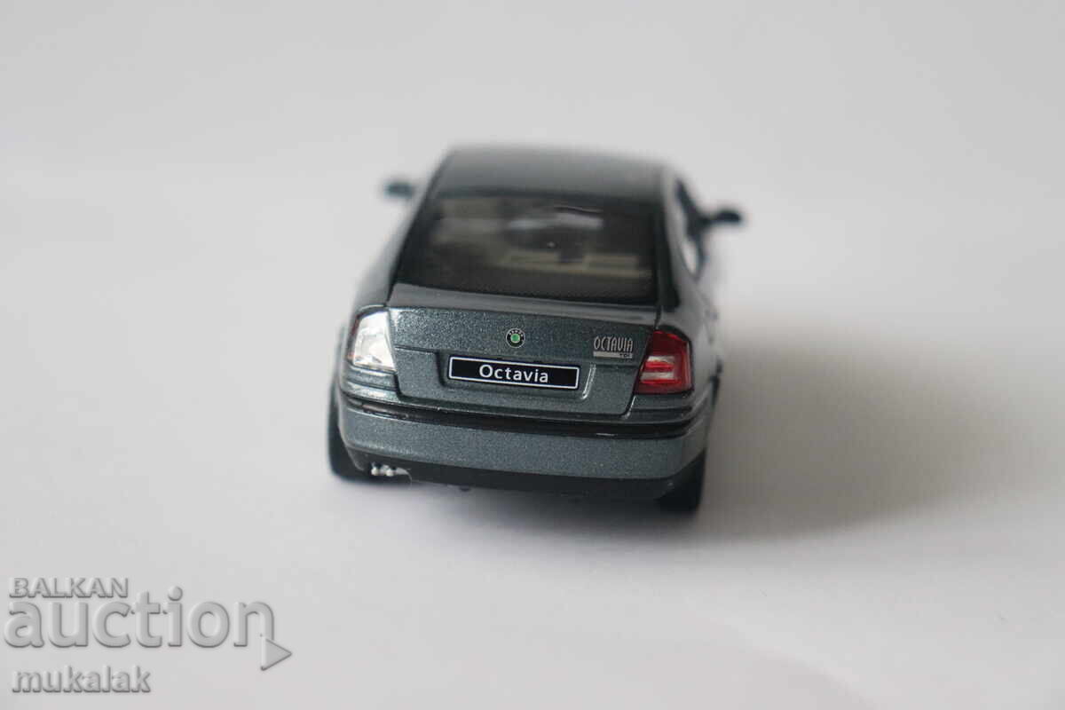 Delivery of 1:43 HONGWELL SCODA OCTAVIA CAR MODEL Delivery of 1:43 HONGWELL SCODA OCTAVIA CAR MODEL