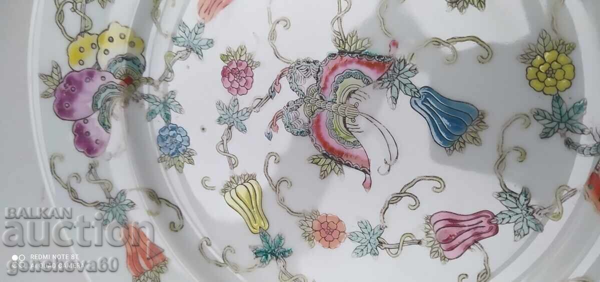 Delivery of Collectible Chinese porcelain plate painted flowers Delivery of Collectible Chinese porcelain plate painted flowers