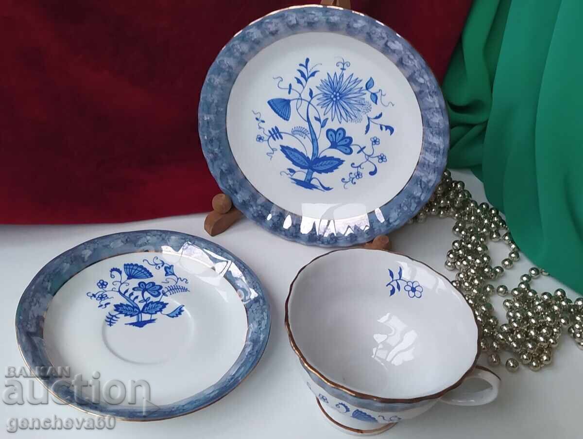 Delivery of Unique porcelain triple set in blue for tea