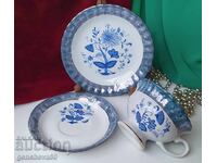 Triple porcelain set in blue teacup