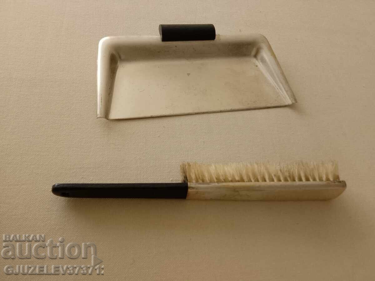 English silver plated table brush set with spatula - 6 English silver plated table brush set with spatula - 6