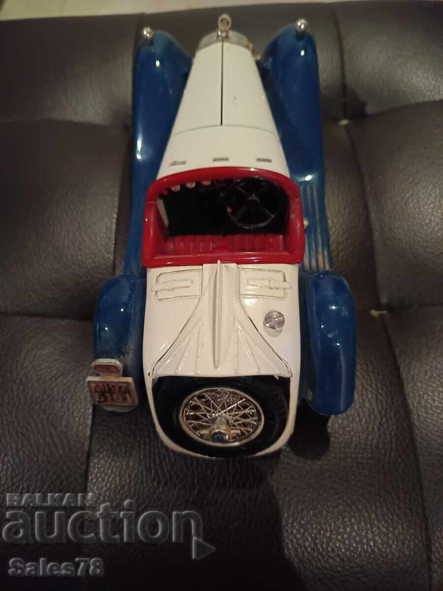 Livrarea Mașină retro din metal Livrarea Mașină retro din metal