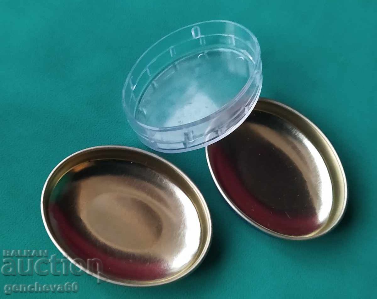 Vintage μεταλλικό κουτί χαπιών με τιμή 12.00 BGN | € 6.14 Vintage μεταλλικό κουτί χαπιών με τιμή 12.00 BGN | € 6.14