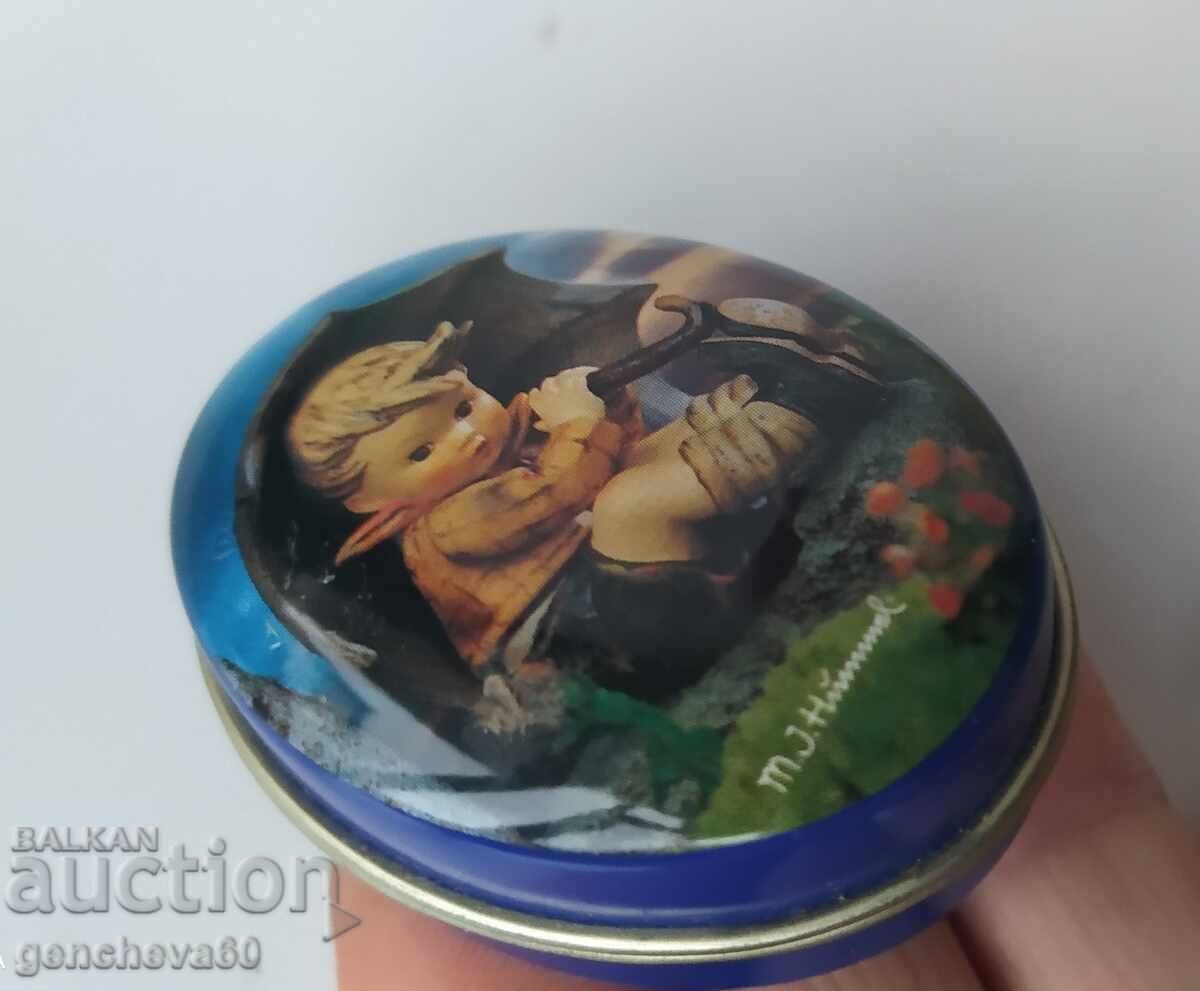 Vintage μεταλλικό κουτί χαπιών Vintage μεταλλικό κουτί χαπιών