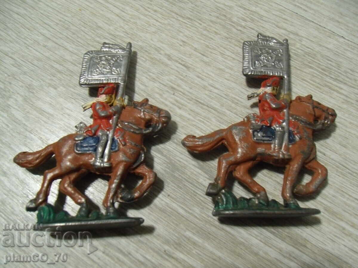 Auction No.*7892 two old metal / lead figures Auction No.*7892 two old metal / lead figures
