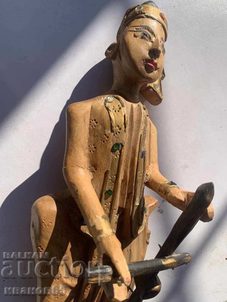 Delivery of wooden figure Delivery of wooden figure