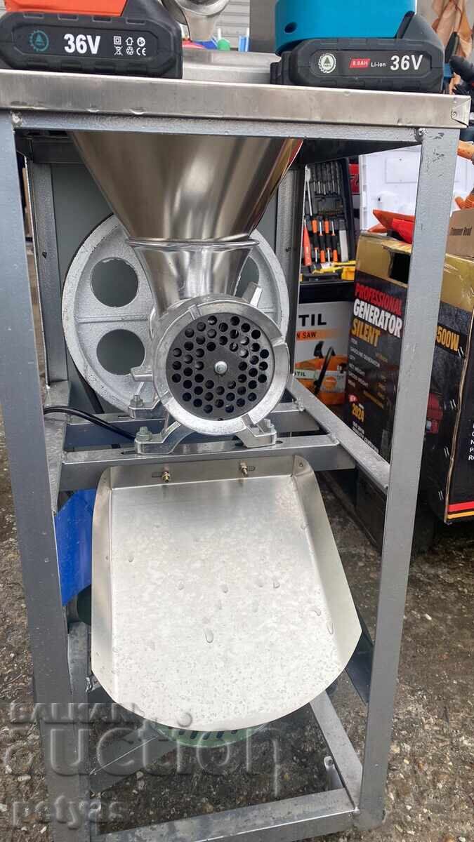 Aluminum meat grinder No. 32 with table, funnel on wheels +2.2kWt with price 350.00 BGN | € 178.95 Aluminum meat grinder No. 32 with table, funnel on wheels +2.2kWt with price 350.00 BGN | € 178.95