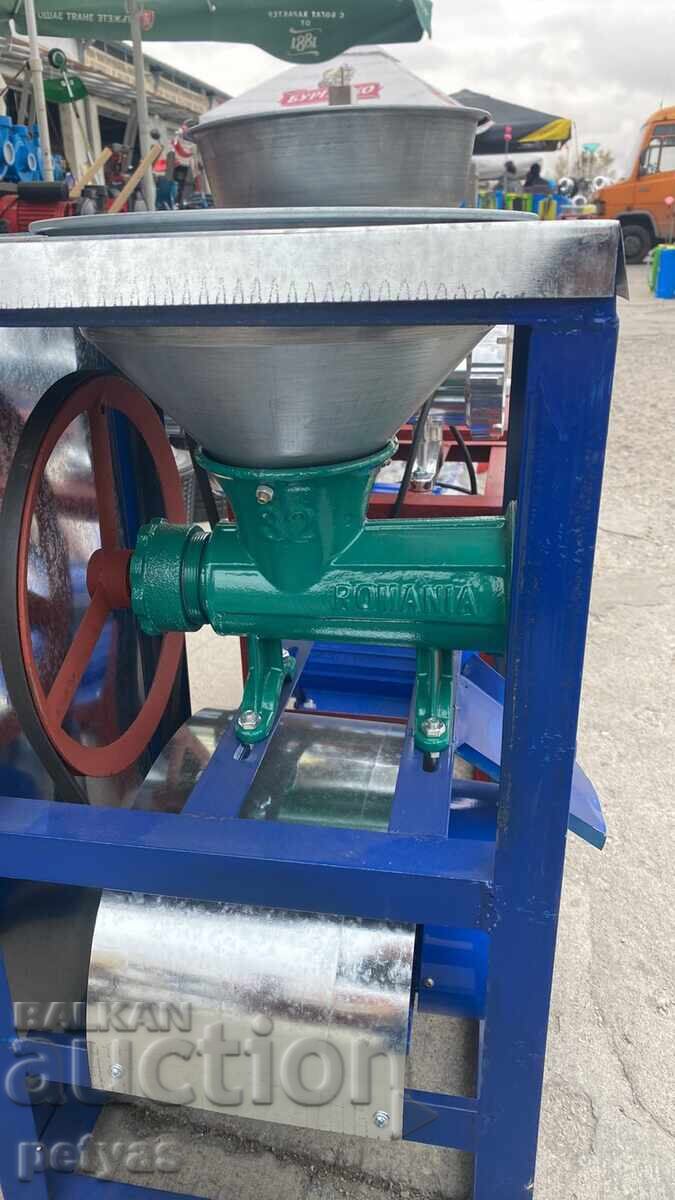 Aluminum meat grinder No. 32 with table, funnel on wheels +2.2kWt - 5 Aluminum meat grinder No. 32 with table, funnel on wheels +2.2kWt - 5