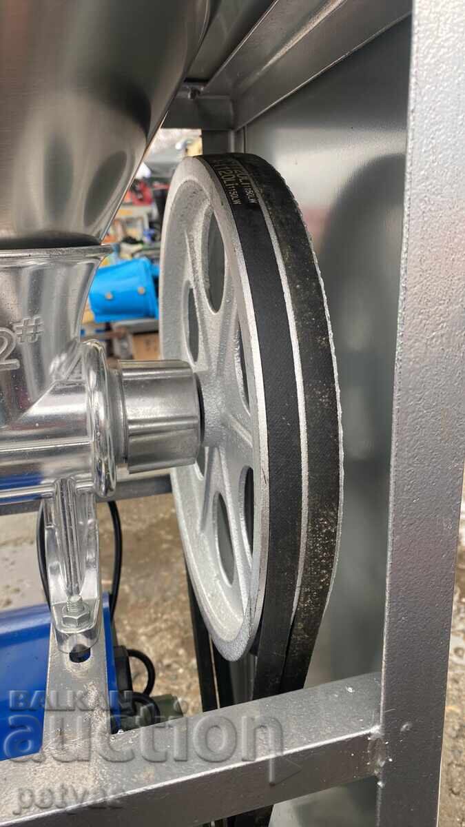 Aluminum meat grinder No. 32 with table, funnel on wheels +2.2kWt - 6 Aluminum meat grinder No. 32 with table, funnel on wheels +2.2kWt - 6