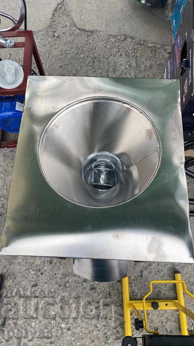 Aluminum meat grinder No. 32 with table, funnel on wheels +2.2kWt - 7 Aluminum meat grinder No. 32 with table, funnel on wheels +2.2kWt - 7