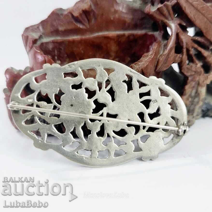 Licitație Broșă retro argintie cu design floral.