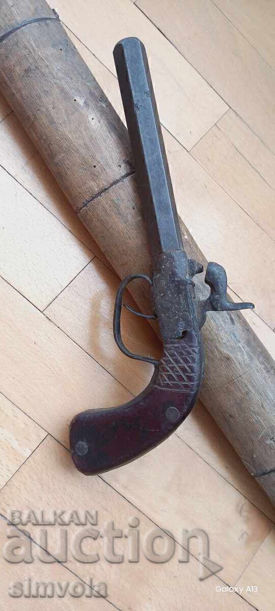 Capsule gun. Capsule gun.