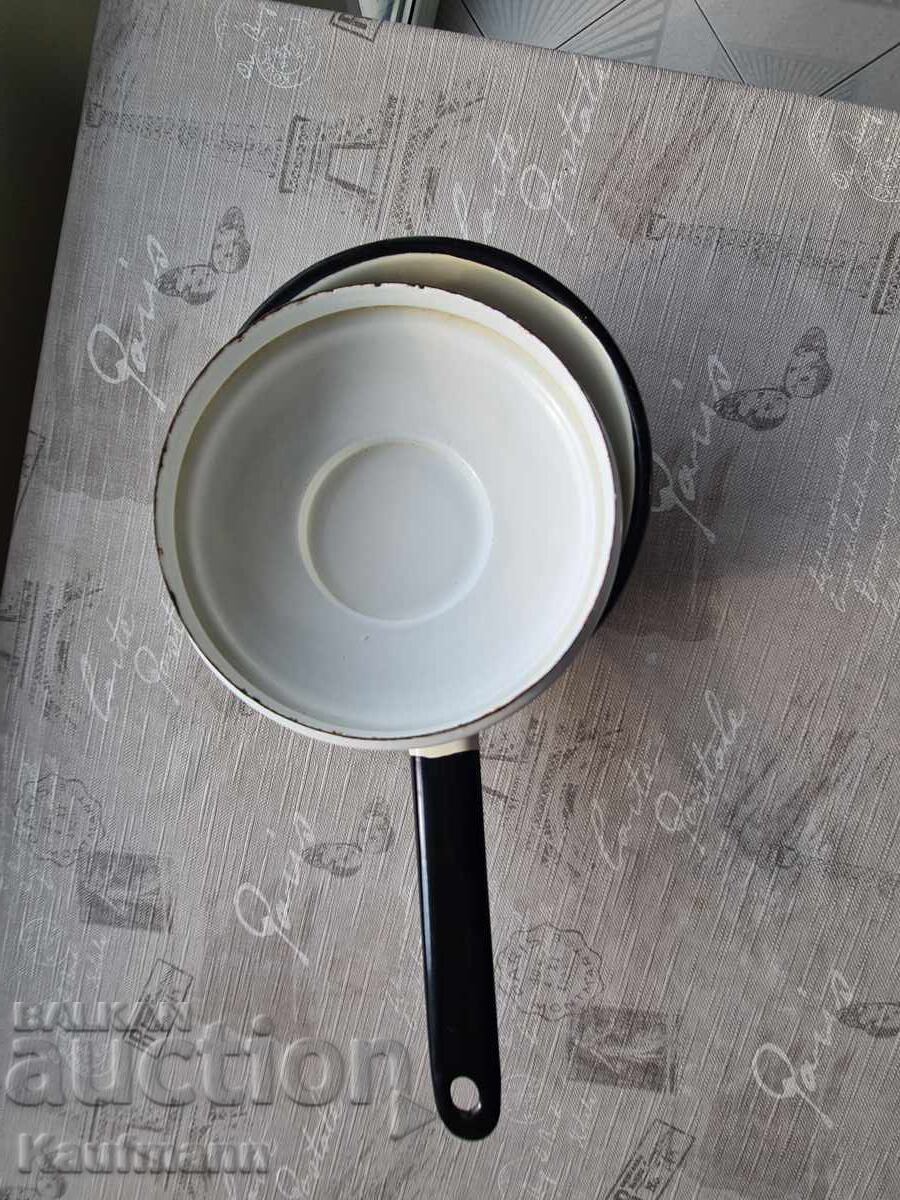 Παλιά σμάλτο κατσαρόλα με τιμή 12.00 BGN | € 6.14 Παλιά σμάλτο κατσαρόλα με τιμή 12.00 BGN | € 6.14
