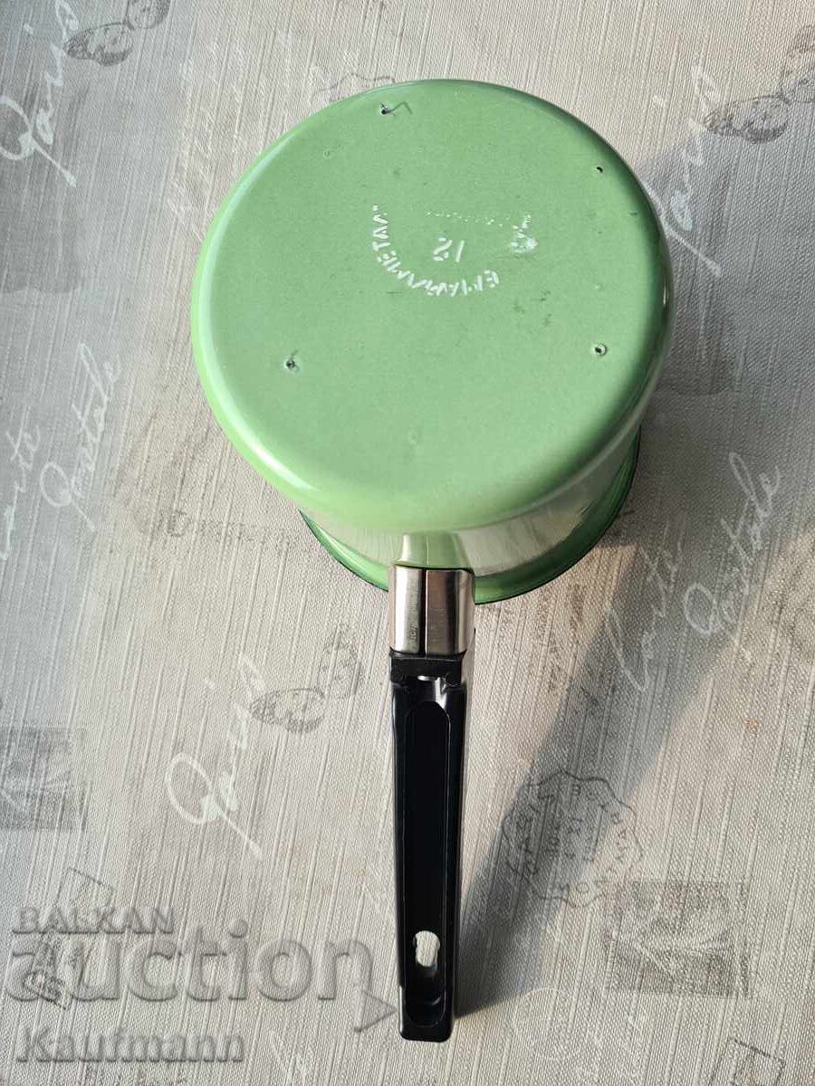 Auction  Enameled casserole