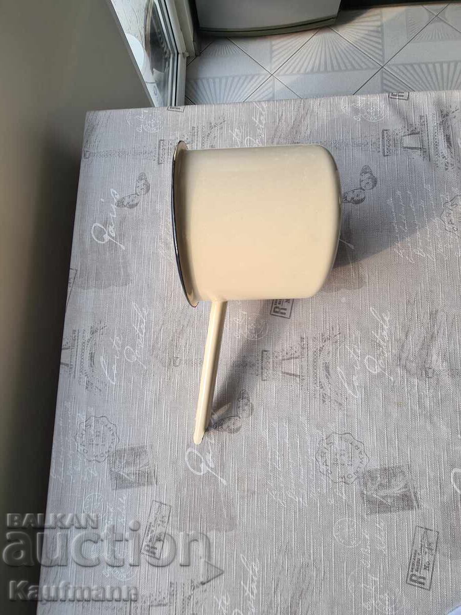 Касерола емайлирана с цена 18.00 лв. | € 9.20 Касерола емайлирана с цена 18.00 лв. | € 9.20