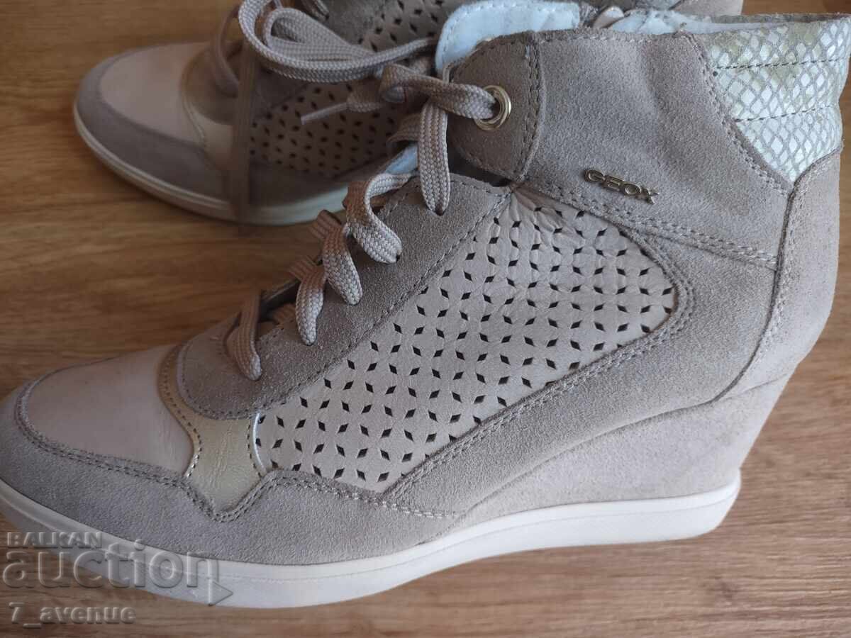 Women's boots, leather, great in every way, GEOX, 19.02.2025 with price 120.00 BGN | € 61.36 Women's boots, leather, great in every way, GEOX, 19.02.2025 with price 120.00 BGN | € 61.36