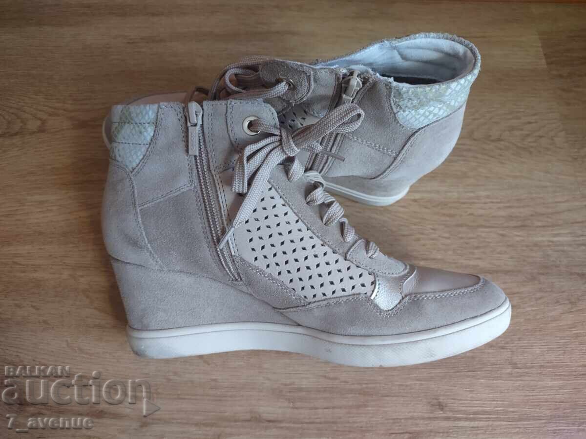 Auction Women's boots, leather, great in every way, GEOX, 19.02.2025 Auction Women's boots, leather, great in every way, GEOX, 19.02.2025