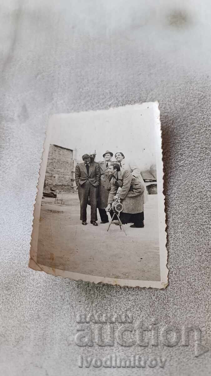 Photo Youth with sirens to announce an alarm Photo Youth with sirens to announce an alarm