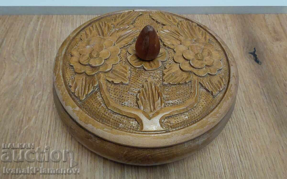 Woodcarving box for connoisseurs