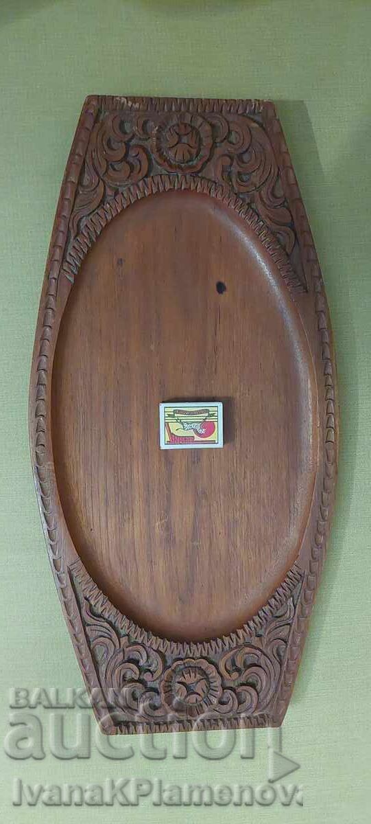 Tavă cu panouri sculptate în lemn pentru cunoscători cu preț € 20.00 | 39.12 BGN
