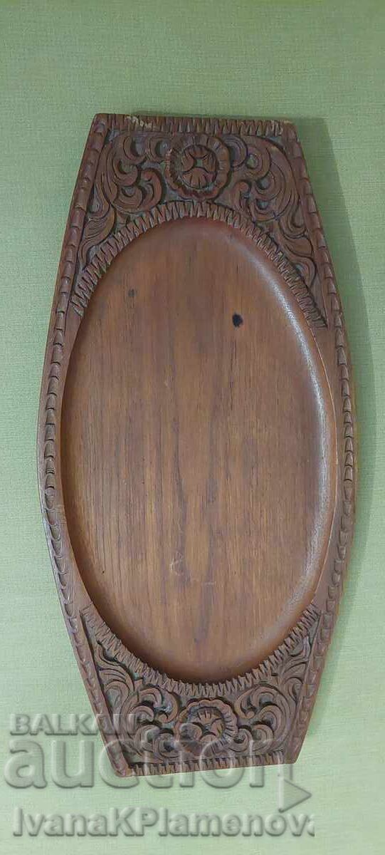 Tavă cu panouri sculptate în lemn pentru cunoscători