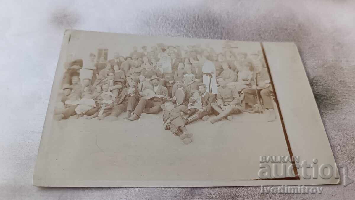 Φωτογραφία Άνδρες γυναίκες και παιδιά