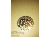 Unique gold-plated coin of decisions with Yes or No