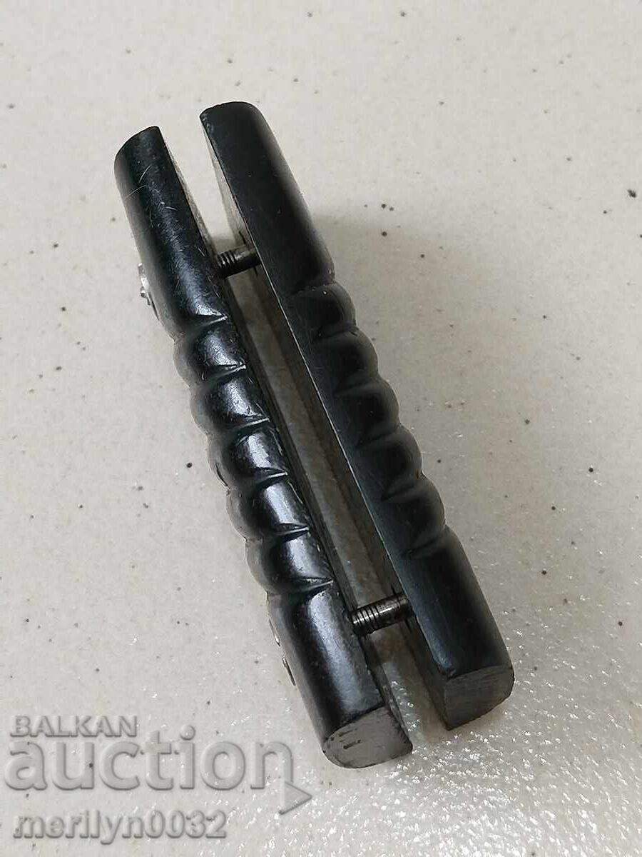 Chirenyi with screws for the knife of the day-servant with price 71.00 BGN | € 36.30