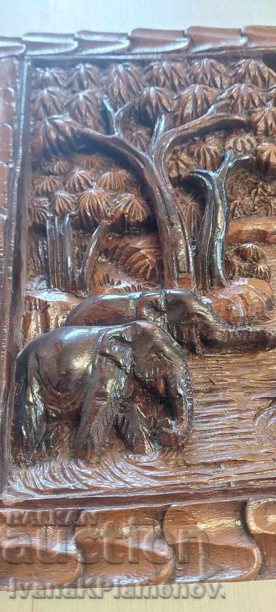 Auction Solid wood carving for connoisseurs 32cm 32cm Auction Solid wood carving for connoisseurs 32cm 32cm