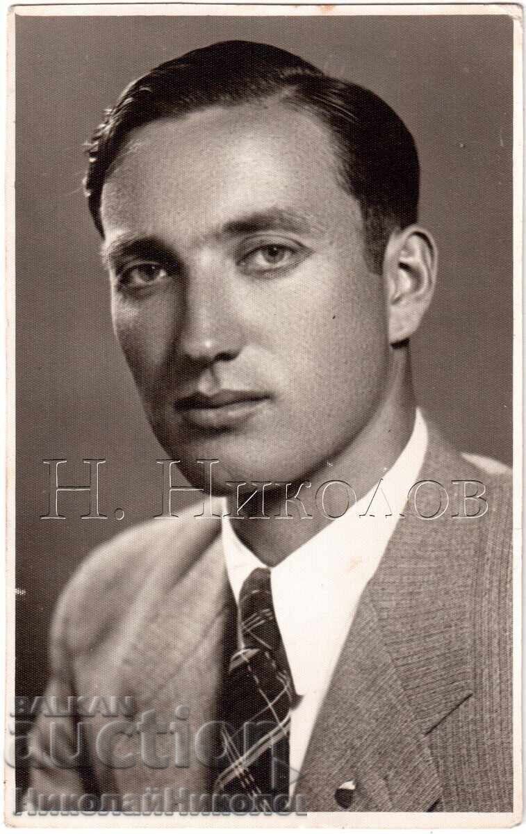 ΠΑΛΙΑ ΦΩΤΟΓΡΑΦΙΑ ΣΟΦΙΑ ΟΜΟΡΦΟΣ ΝΕΑΡΟΣ ΦΩΤΟΕΡΓΑΣΙΑ D510