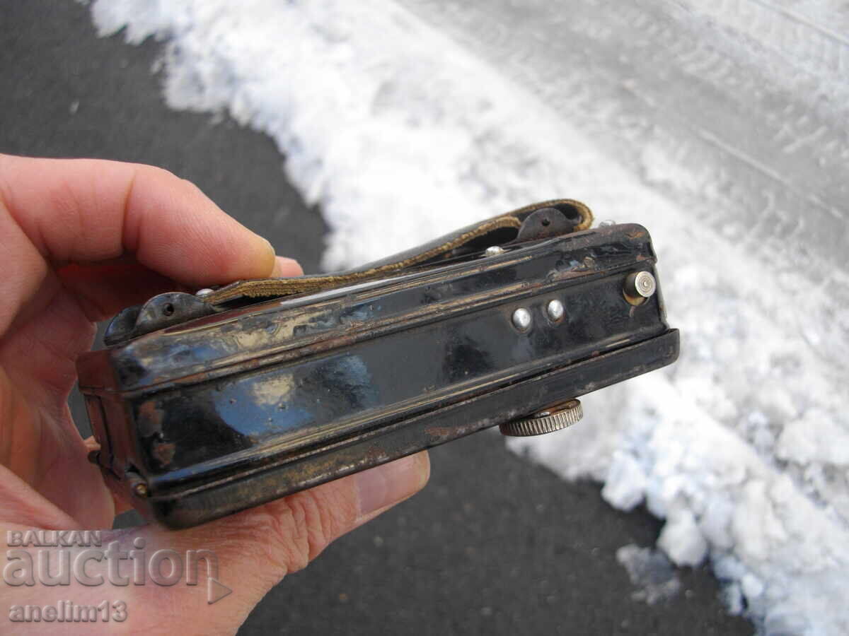 Auction  COLLECTIBLE OLD MILITARY FLASHLIGHT