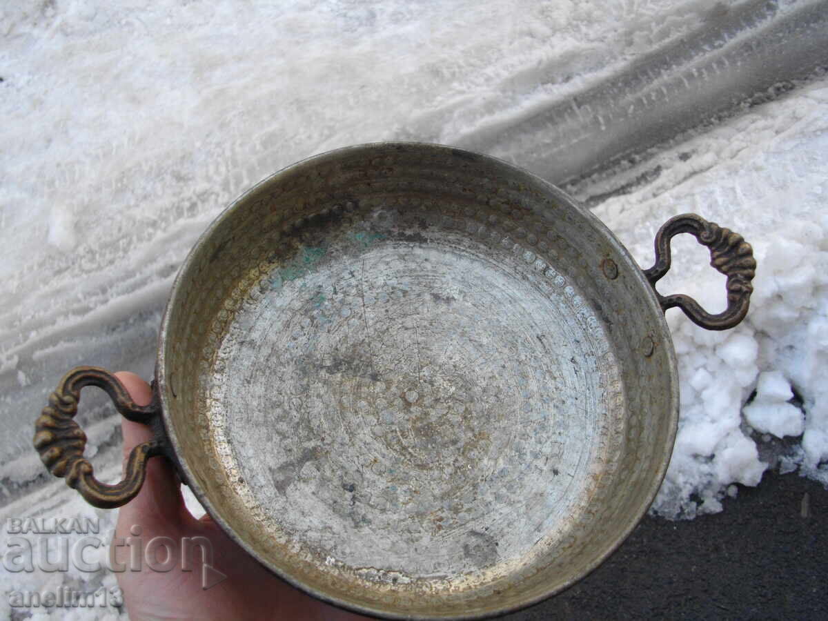 OLD COPPER VESSEL TRAY WITH BRONZE HANDLES with price 65.00 BGN | € 33.23 OLD COPPER VESSEL TRAY WITH BRONZE HANDLES with price 65.00 BGN | € 33.23
