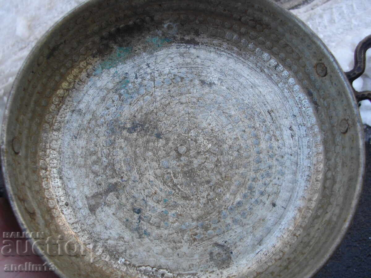 Auction OLD COPPER VESSEL TRAY WITH BRONZE HANDLES Auction OLD COPPER VESSEL TRAY WITH BRONZE HANDLES