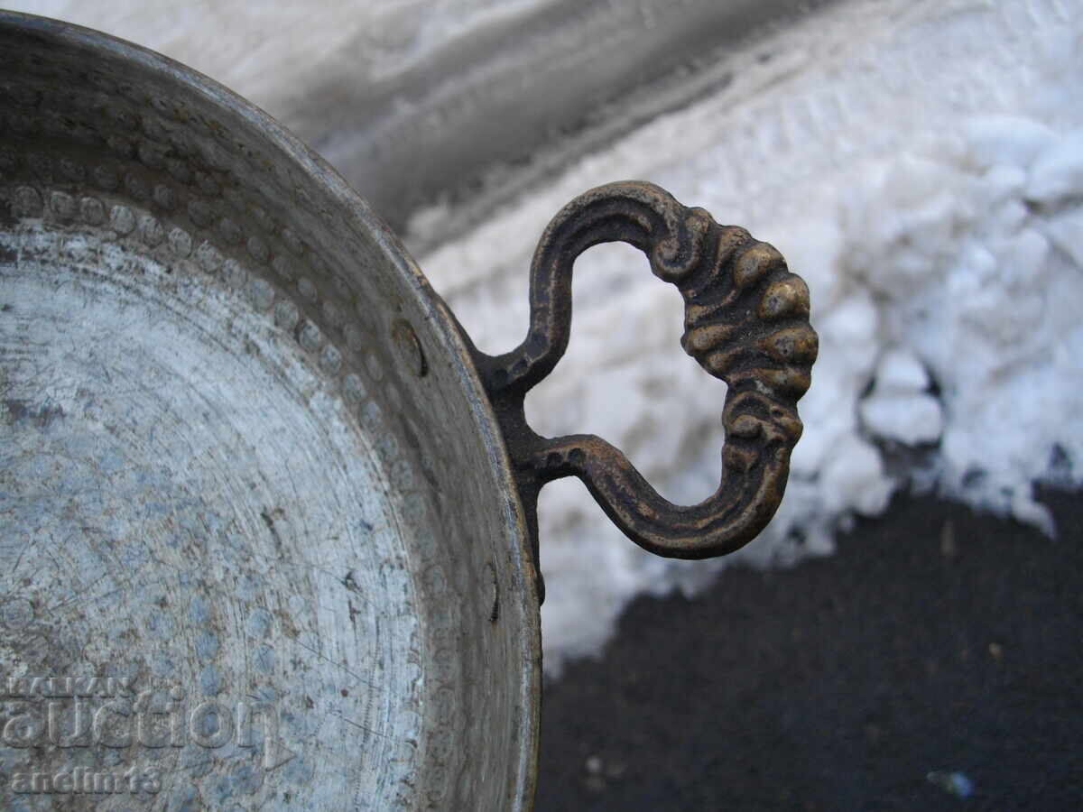Delivery of OLD COPPER VESSEL TRAY WITH BRONZE HANDLES Delivery of OLD COPPER VESSEL TRAY WITH BRONZE HANDLES
