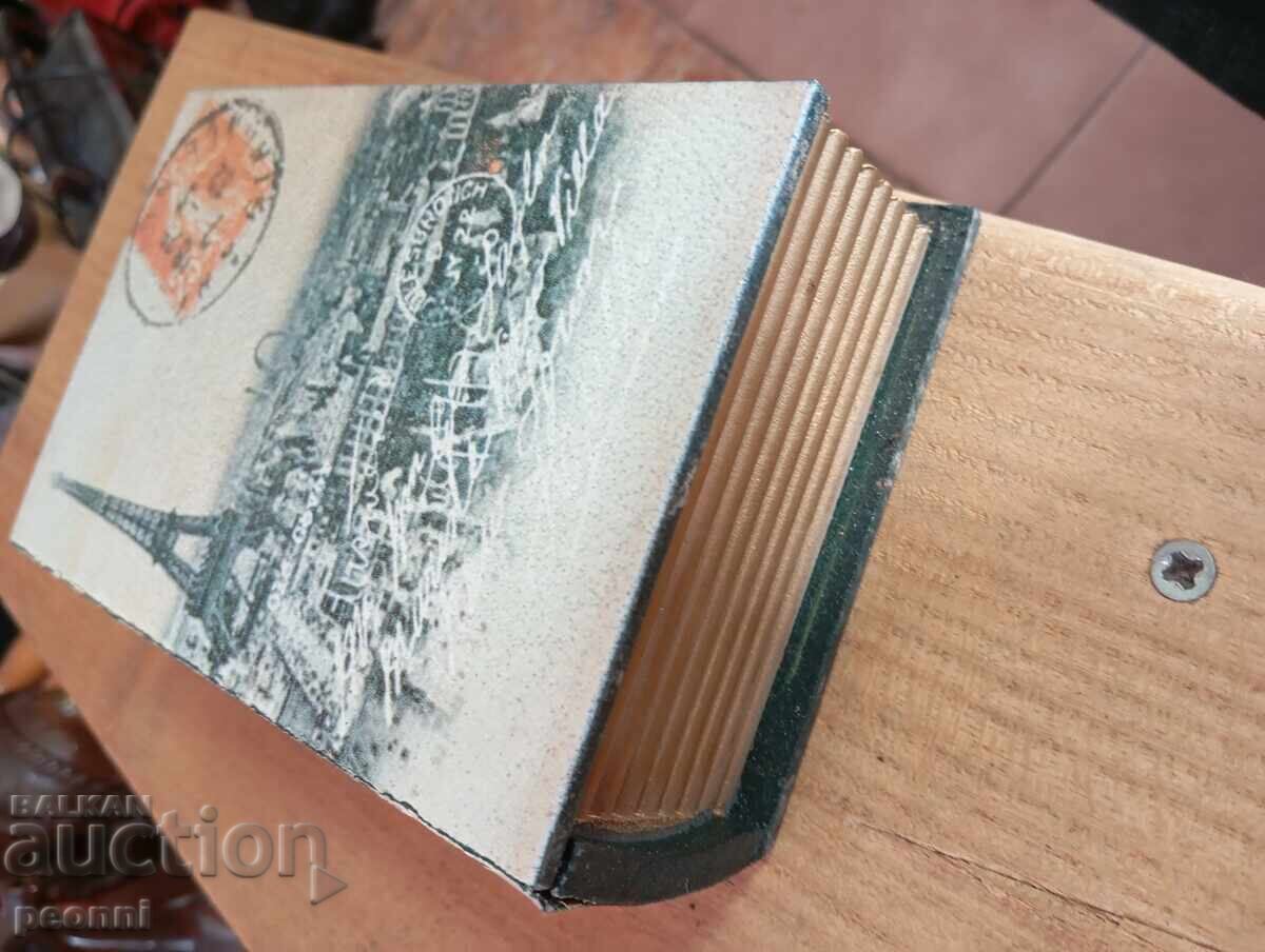 Delivery of Hourglass book