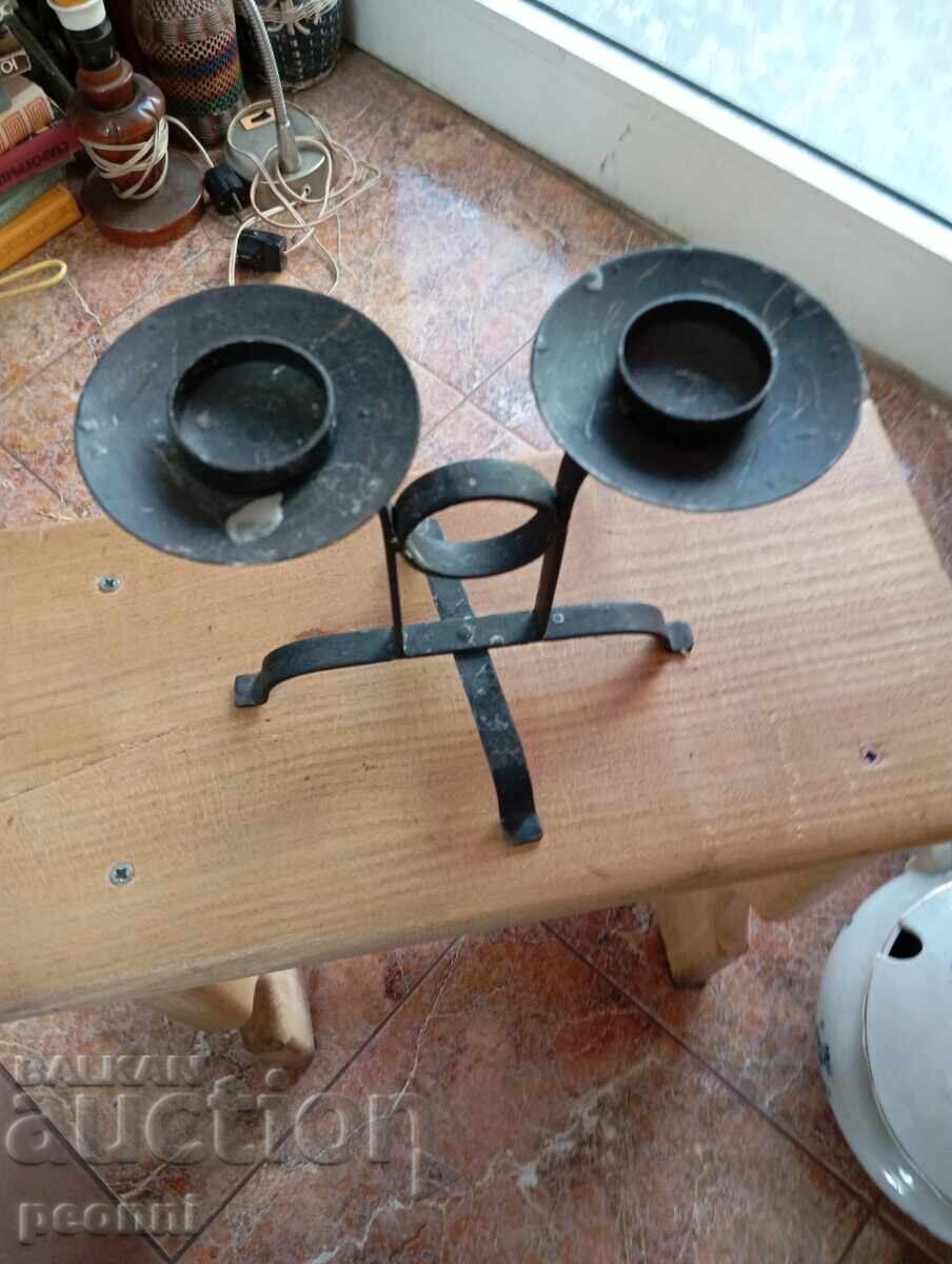 Стар кован свещник с цена 15.00 лв. | € 7.67 Стар кован свещник с цена 15.00 лв. | € 7.67