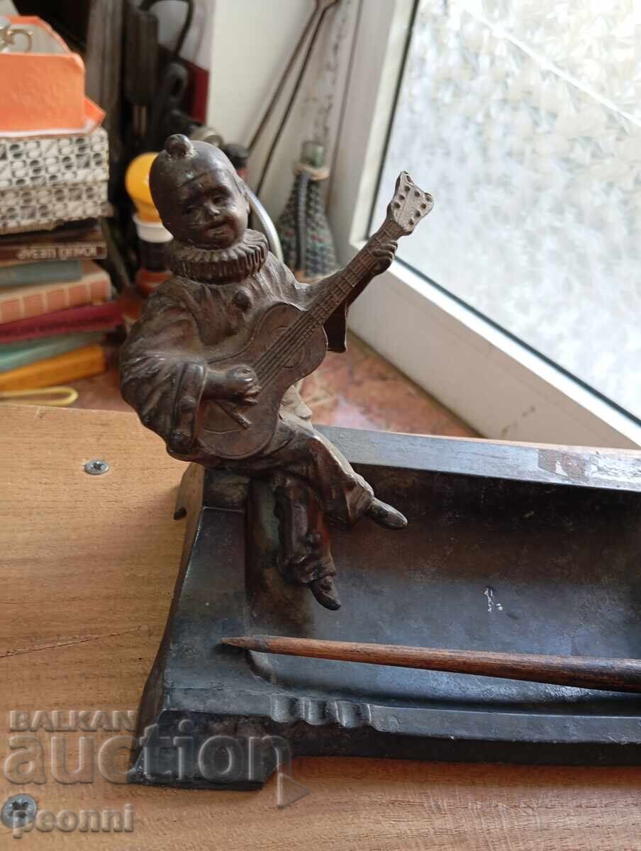 Old inkwell "Harlequin" with price 99.00 BGN | € 50.62 Old inkwell "Harlequin" with price 99.00 BGN | € 50.62