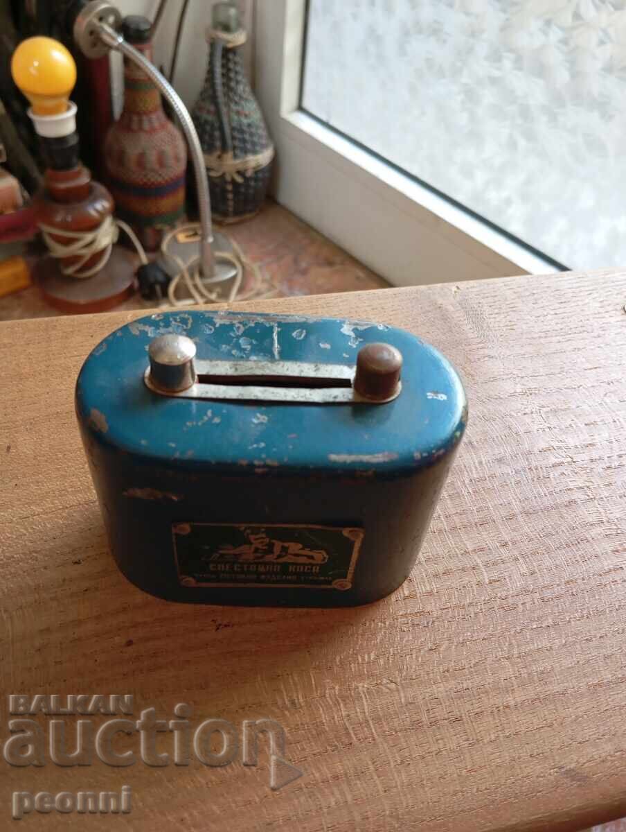 κουμπαράς DSK με τιμή 12.00 BGN | € 6.14