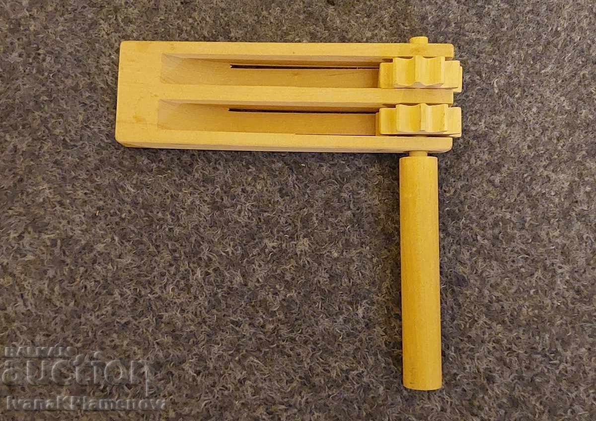 Кречетало ретро с цена € 6.00 | 11.73 лв.