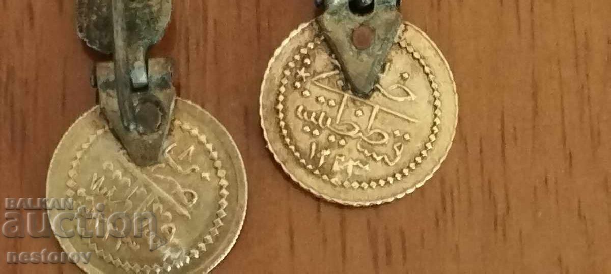 OLD GOLD EARRINGS - 5 OLD GOLD EARRINGS - 5